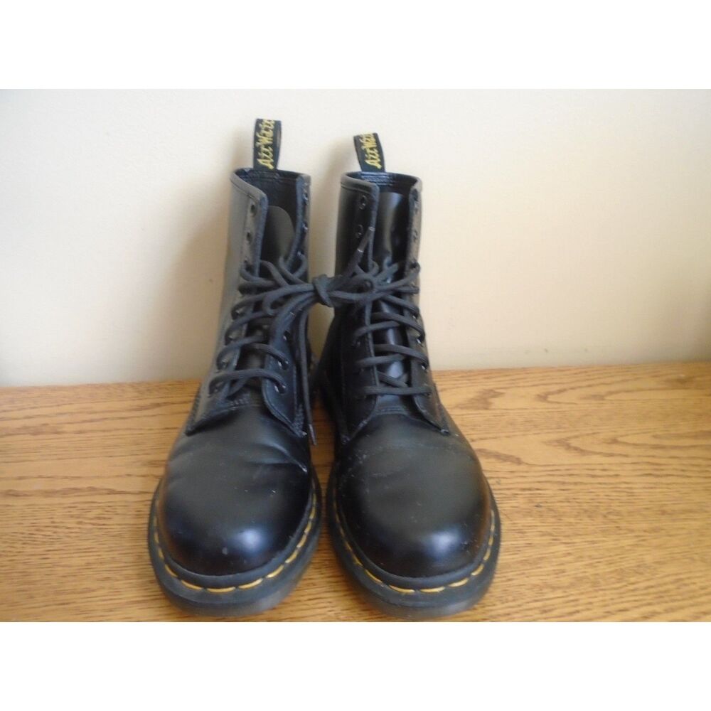 Dr Martens 11822 Leather Combat Boot 1460 8 Eye Black US Women 7 / EU 38